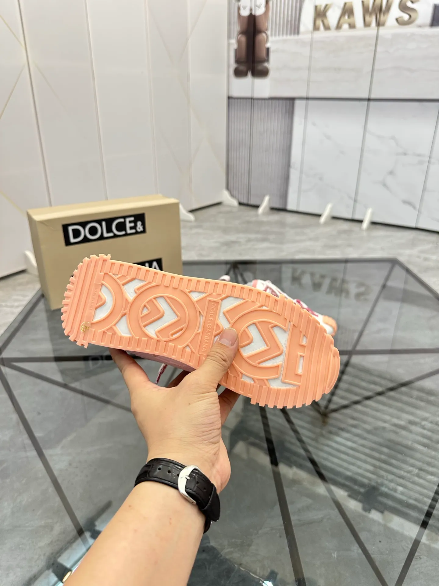 Men's shoes: 💰P460¥ Product trademark: DG "Dolce & Gabbana*" low-top sneakers Regular size: 35-44 (can be customized to 45.46.) Couple style Product materials: Upper imported cowhide stitching original material, breathable lining, original outsole. Number: 803